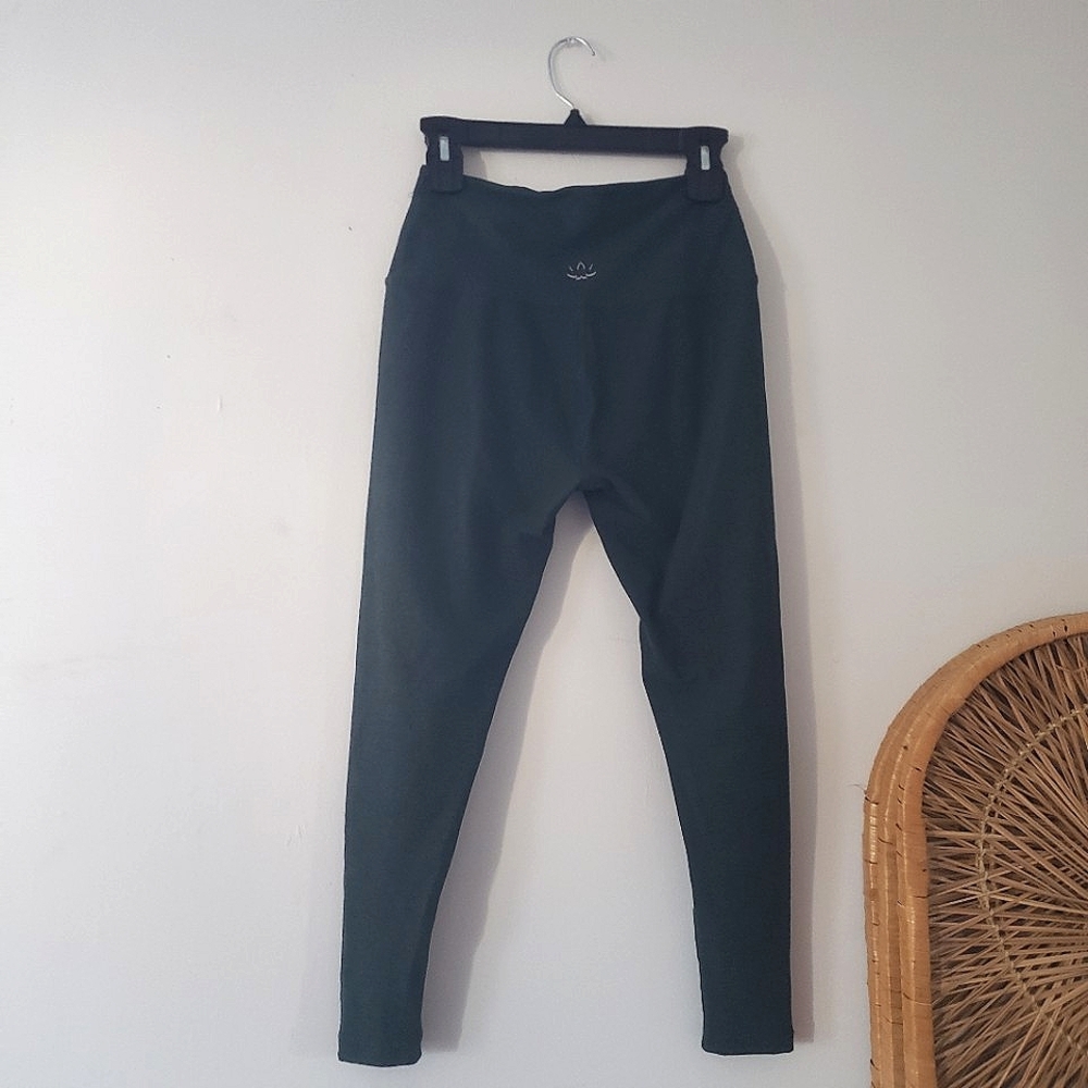 Beyond Yoga Heather Green Leggings L